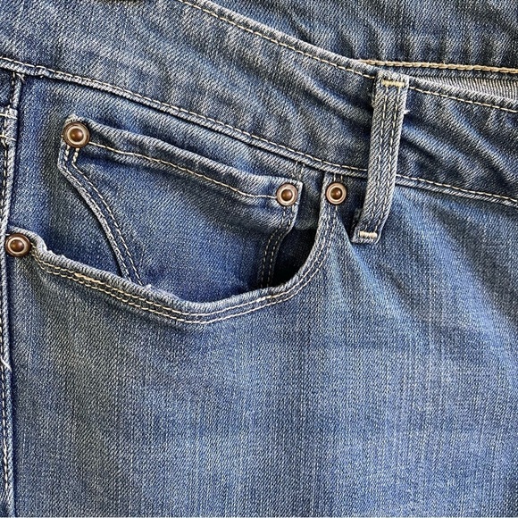 Levi’s Slight Curve Mid Rise Straight Leg Jeans Medium Rinse Women’s Size 14 EUC - Picture 3 of 8